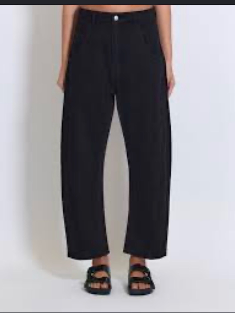 Roucha cropped Barrel leg featuring an elastic drawstring waistband size CC